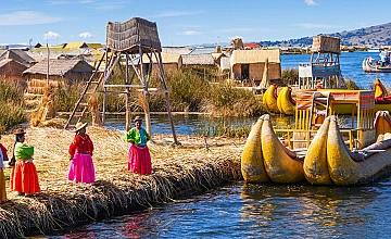 Balsa de totora en el Lago Titicaca, Puno: paseo en las Islas Uros