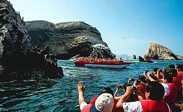 Tour grupal en lancha por Islas Ballestas, Paracas (Peru)